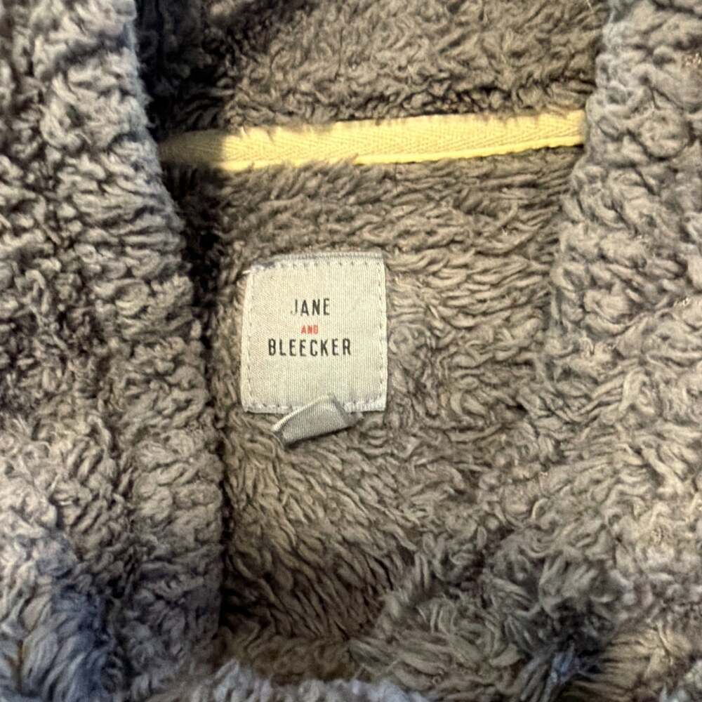 Jane and Bleecker Plush Pullover Faux Fur Sherpa Top / Jacket - Gray Size S - Picture 2 of 2